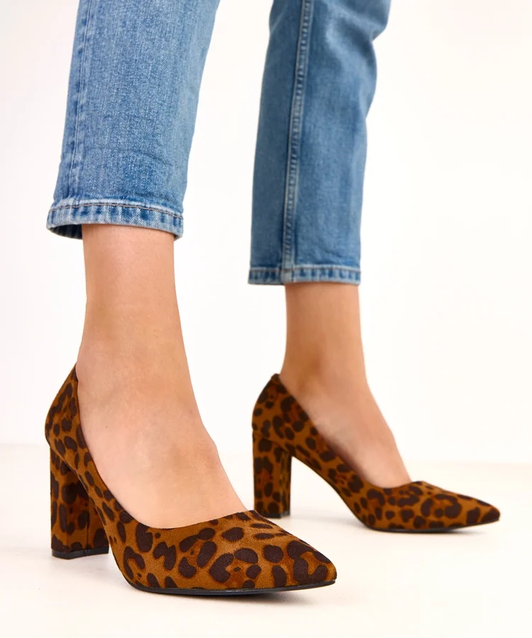 Panterkowe czółenka z ekozamszu na słupku Gina