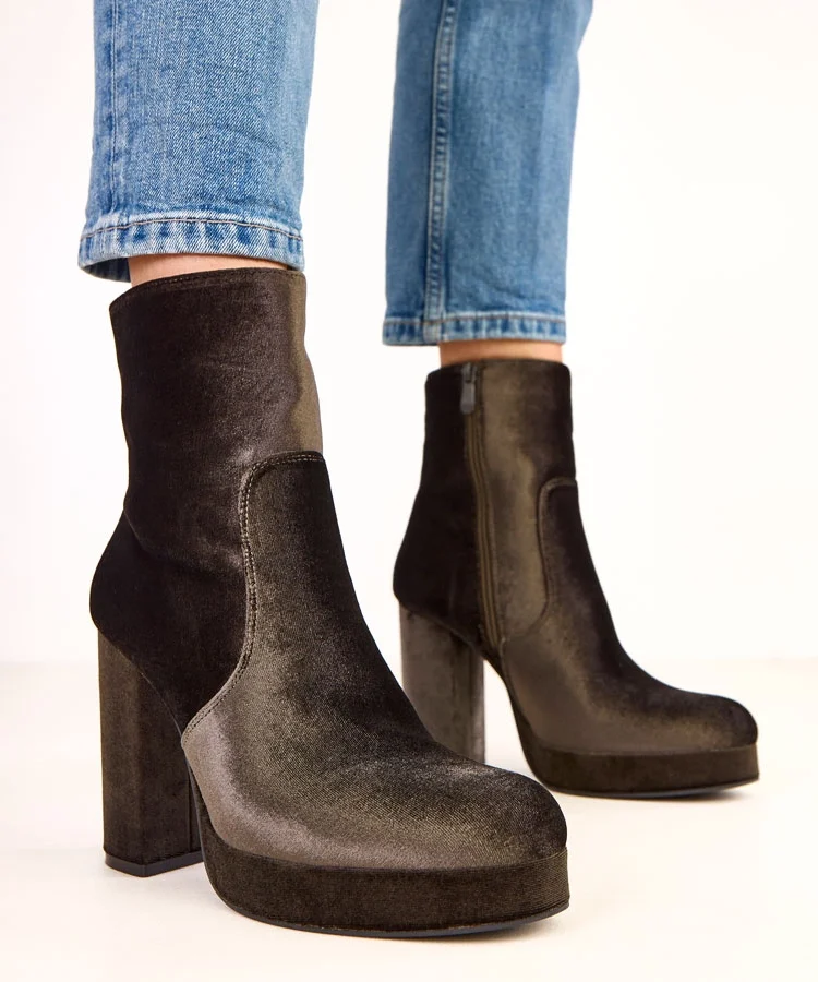 Zielone botki na słupku z połyskiem Asanda