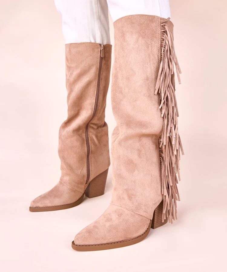 Beżowe kowbojki zdobione frędzlami Shia