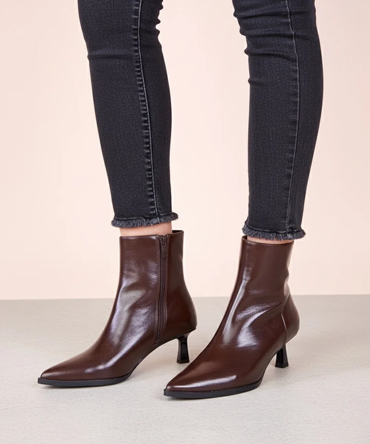 Brązowe botki na szpilce typu kaczuszka Mordi