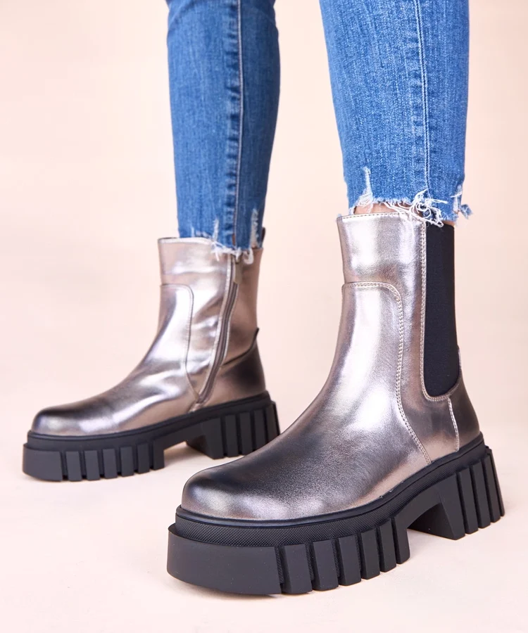 Srebrne botki na platformie z elastyczną wstawką Denya