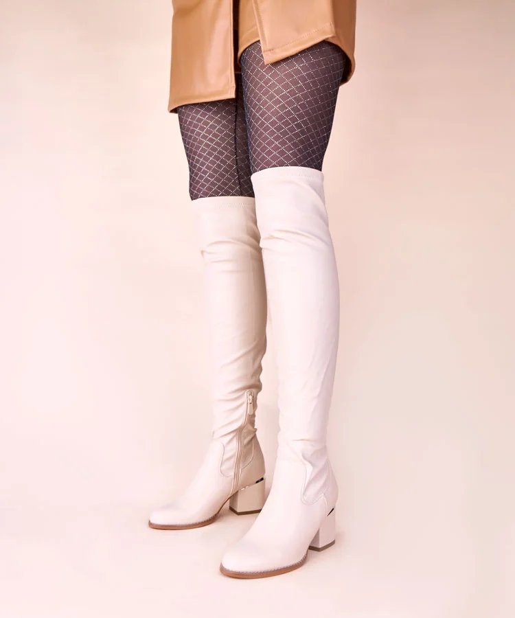 Beżowe kozaki za kolano na ozdobnym słupku Ponka