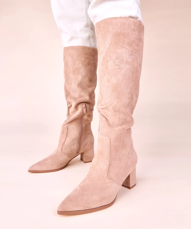 Beżowe kozaki z ekozamszu na słupku Shane