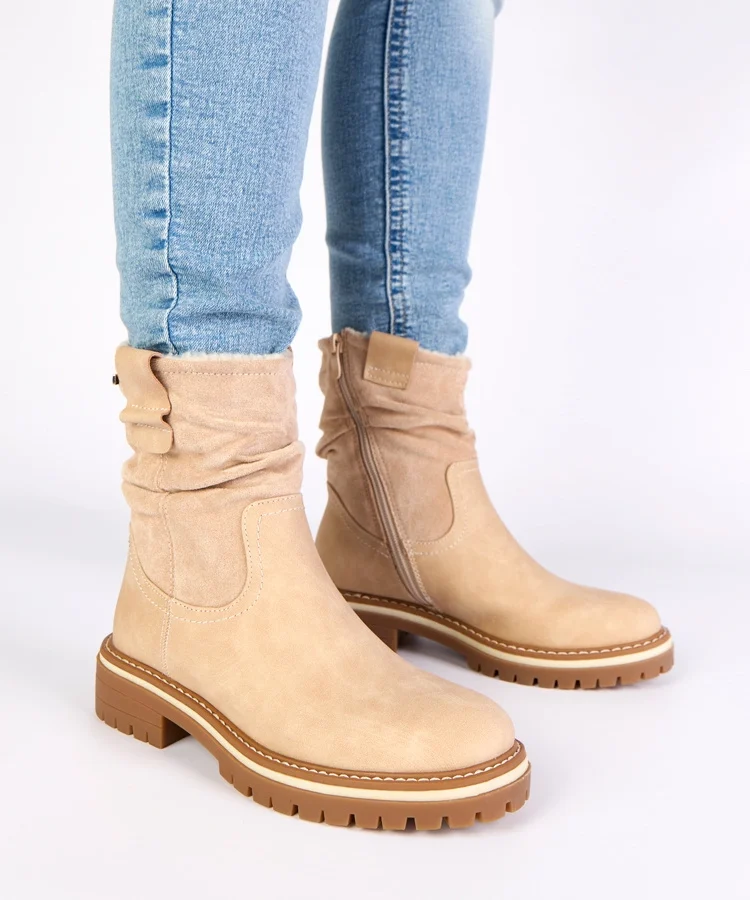 Beżowe botki ocieplane z marszczoną cholewką Lovisa