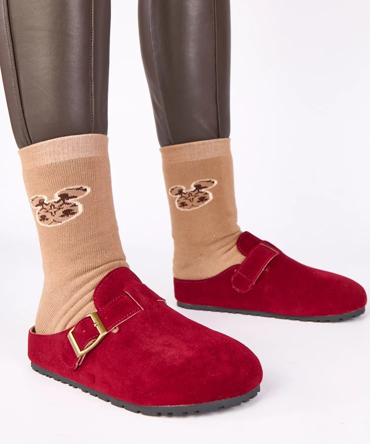 Bordowe mule z ozdobną klamrą Atoria