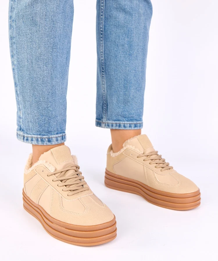 Beżowe sneakersy ocieplane futerkiem Kelsi
