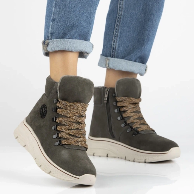 Szare botki z naturalnego zamszu z ozdobną sznurówką Grega