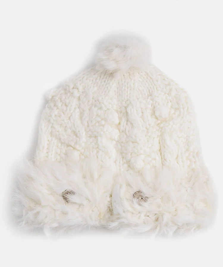 Biała czapka z futerkiem Danna