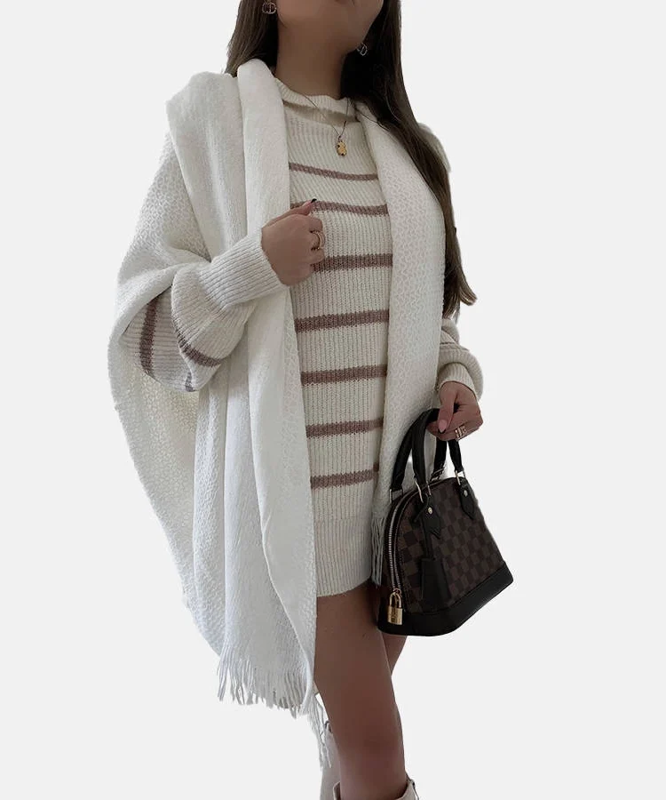 Biała narzutka z frędzlami Noah