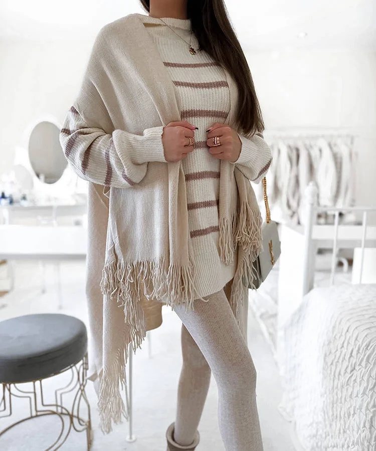 Beżowa narzutka z frędzlami June