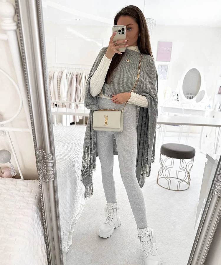 Szara narzutka z frędzlami Colter