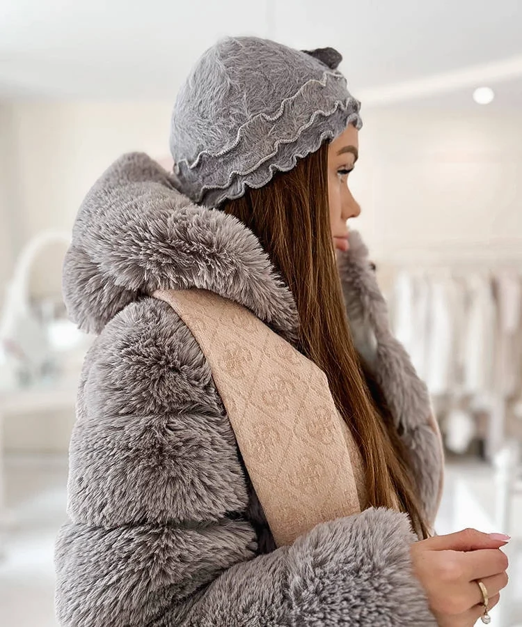 Szara czapka z falbankami Zion