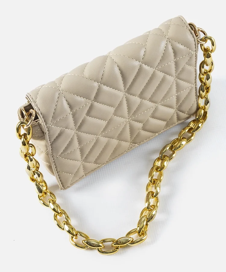 Beżowe pikowana torebka na ramię Bergama