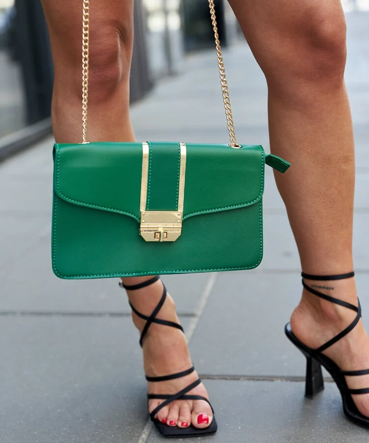 Zielona torebka na ramię z łańcuchem Elmia