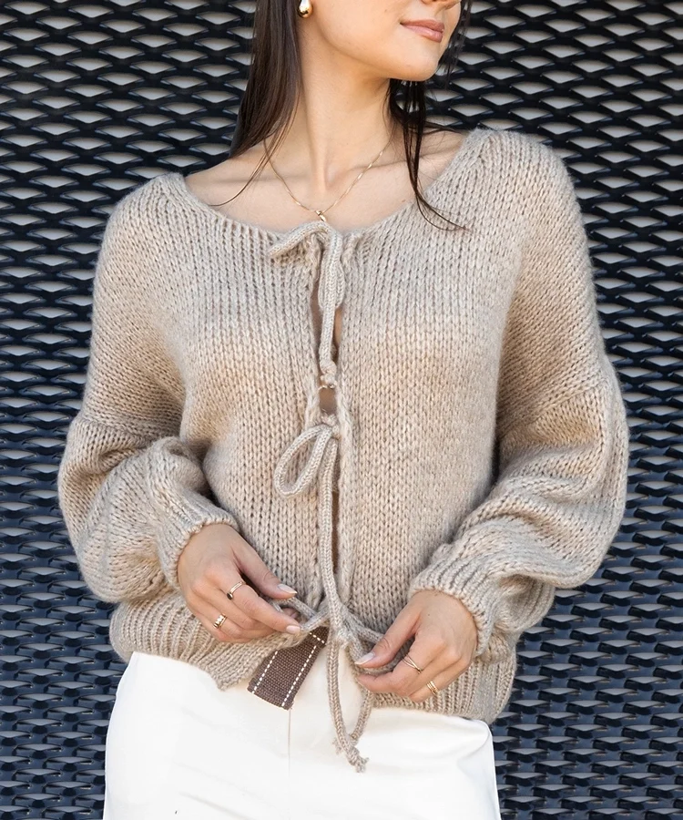 Beżowy wiązany sweterek Sumaia