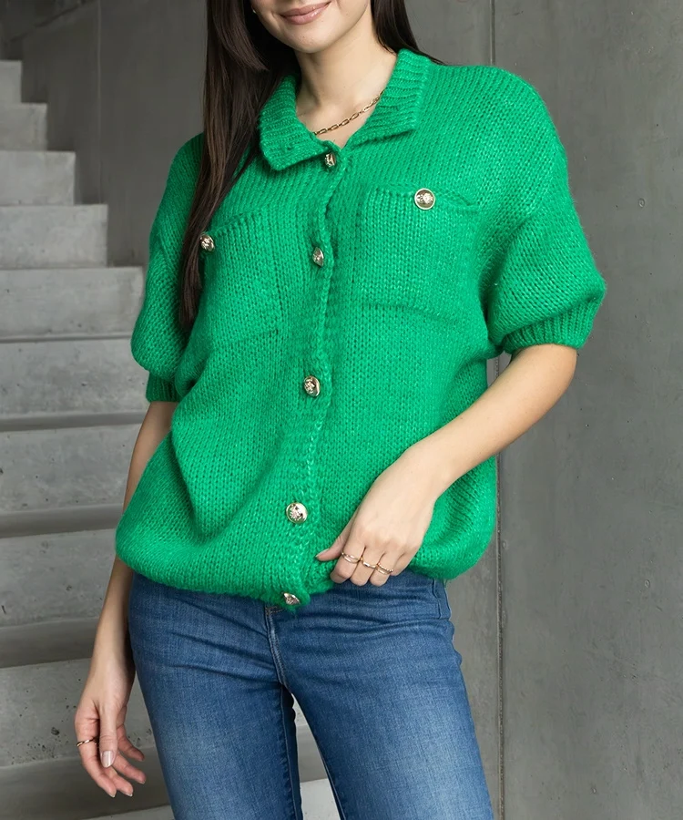Sweter damski zielony z krótkim rękawem ozdobne guziki Shela