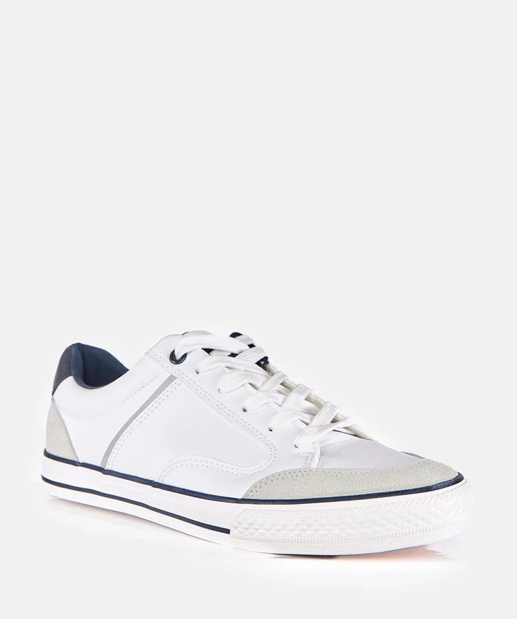 Białe trampki męskie z granatowymi wstawkami William