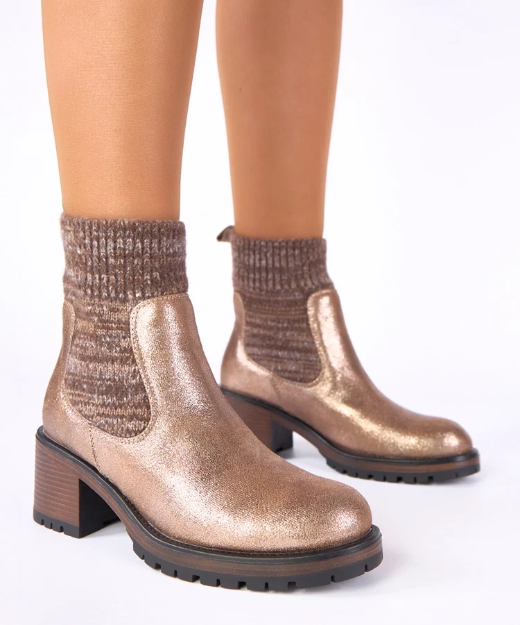 Złote botki na słupku ze skarpetkową cholewką Lisa