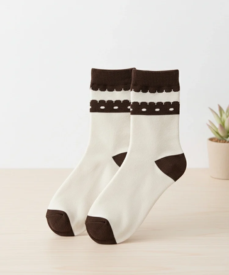 Beżowe ciepłe skarpetki z brązowym akcentem Sella
