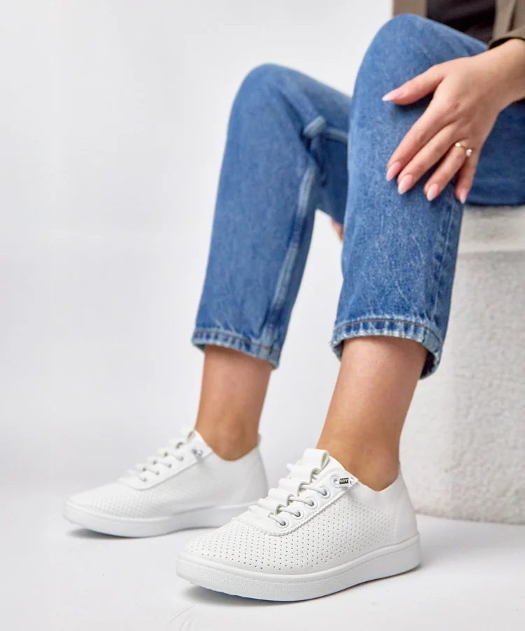 Białe wsuwane tenisówki perforowane Adèle