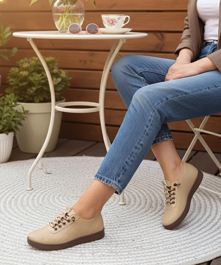 Beżowe wsuwane tenisówki perforowane Adèle