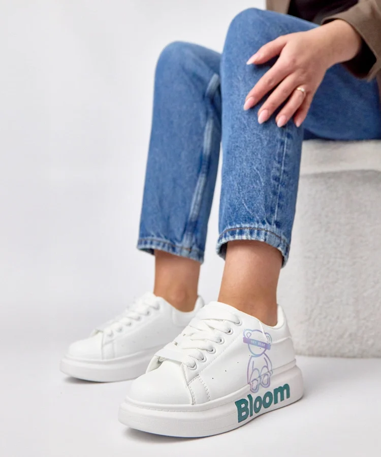 Białe sneakersy na platformie z misiem Margot
