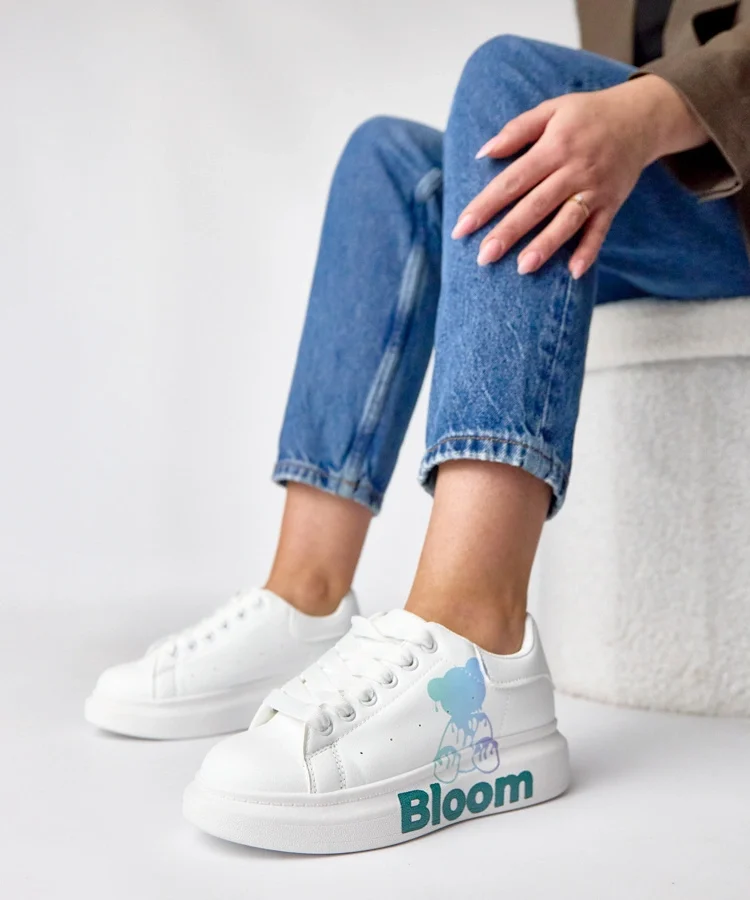 Białe sneakersy na platformie z misiem Margot