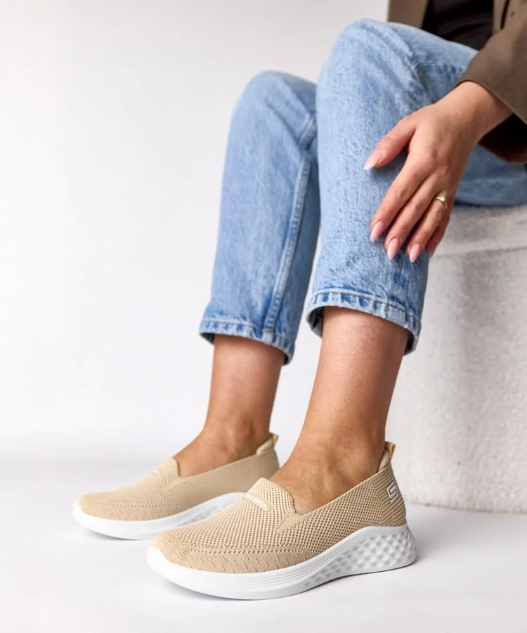 Beżowe wsuwane materiałowe tenisówki Zoe