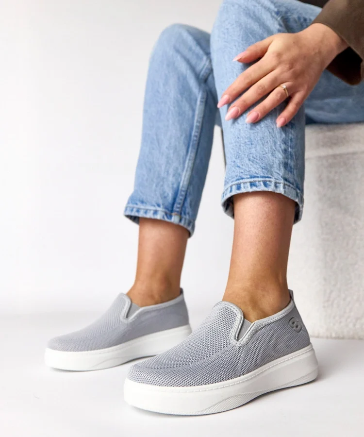 Szare materiałowe tenisówki na koturnie Céleste