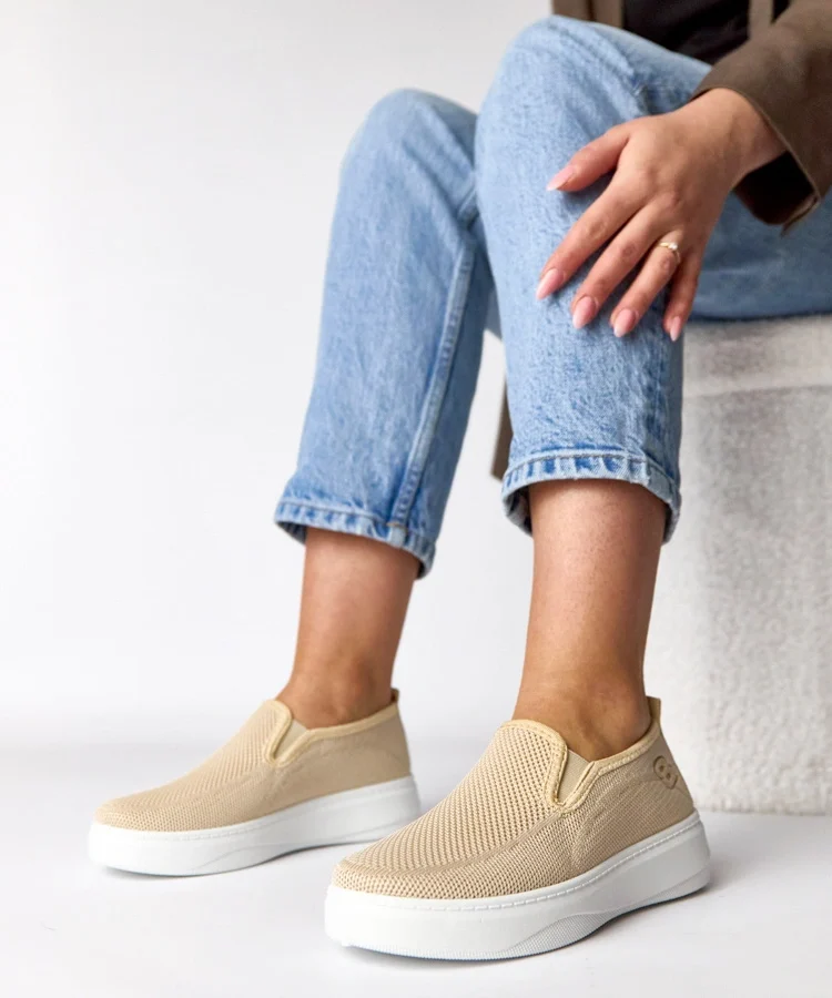 Beżowe materiałowe tenisówki na koturnie Céleste