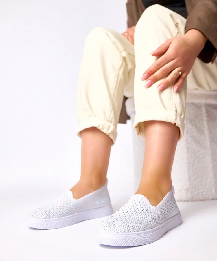 Białe wsuwane materiałowe tenisówki z cyrkoniami Gabrielle