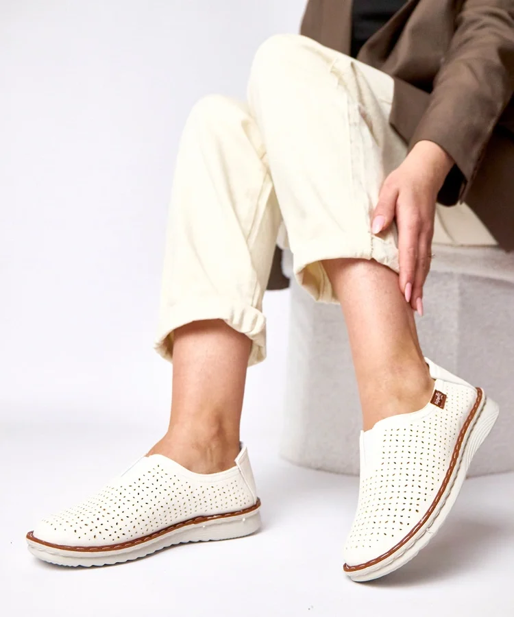 Białe ażurowe wsuwane półbuty Rosa