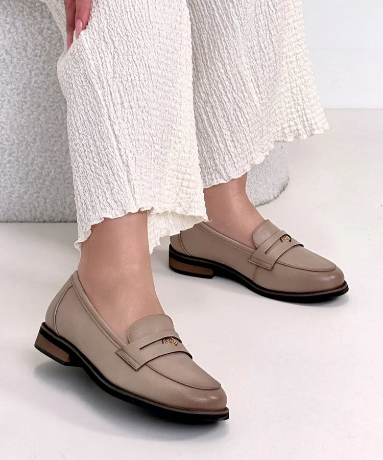 Beżowe Skórzane Mokasyny Z Ozdobą Cambell