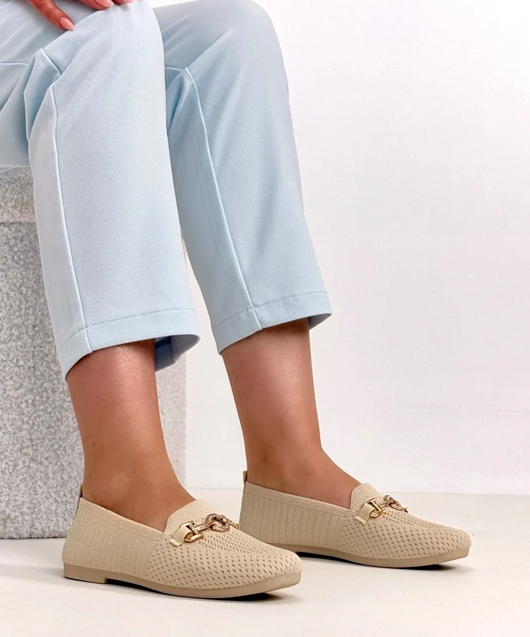 Beżowe Materiałowe Mokasyny Ze Złotą Ozdobą Mathilde