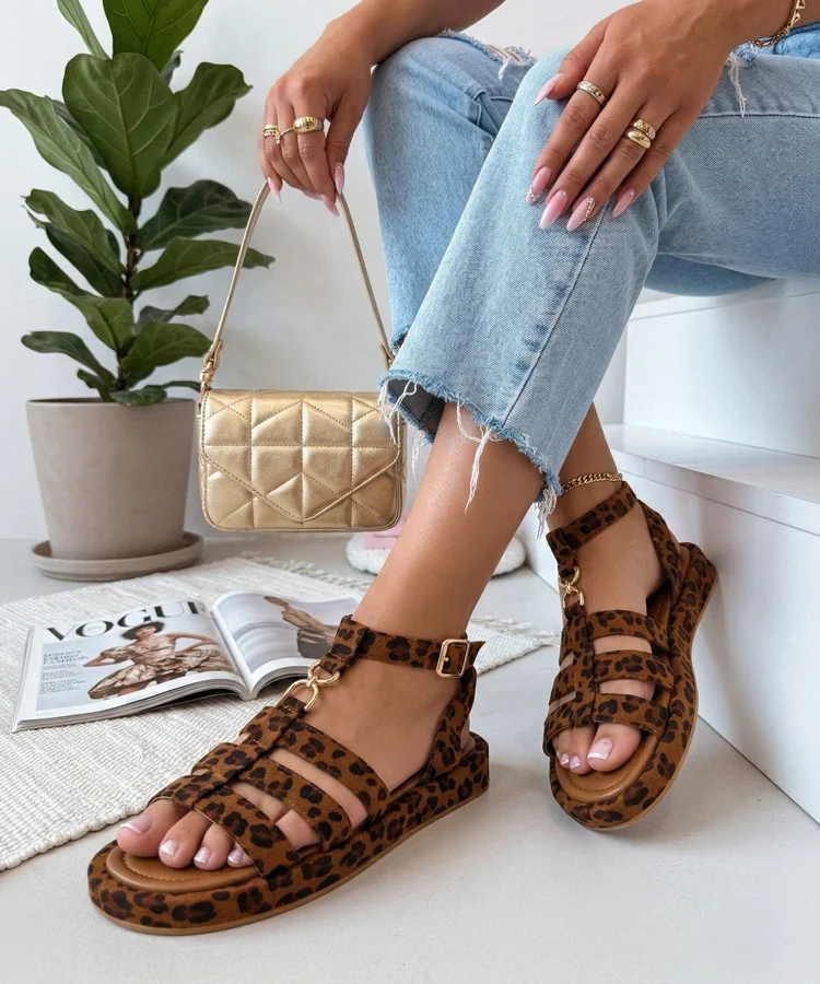 Panterkowe sandały rzymianki zapinane na kostce Nargiz