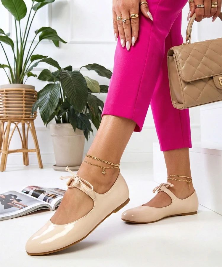 Beżowe balerinki wiązane na kostce Sallay