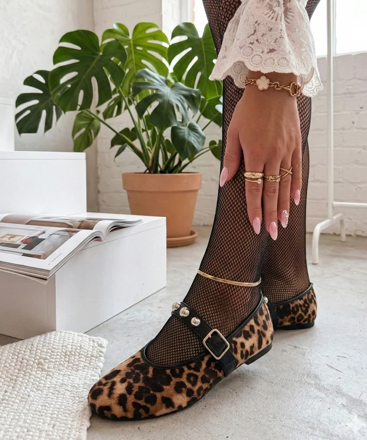 Panterkowe baleriny ze zdobioną sprzączką Faira