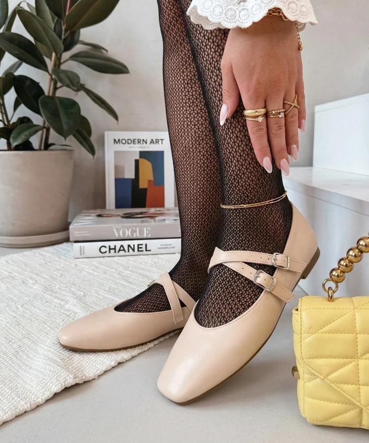 Beżowe baleriny ze sprzączkami Osana