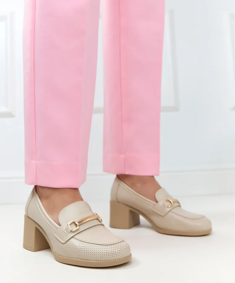 Beżowe Perforowane Czółenka Na Klocku Potocki