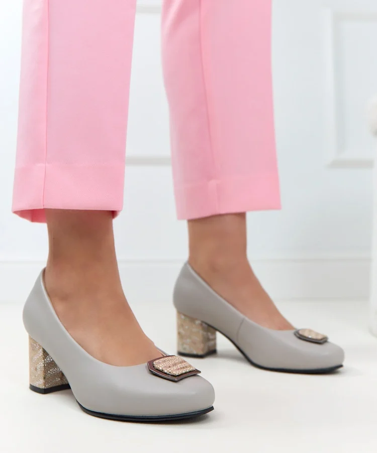 Szare Skórzane Czółenka Na Ozdobnym Słupku Potocki