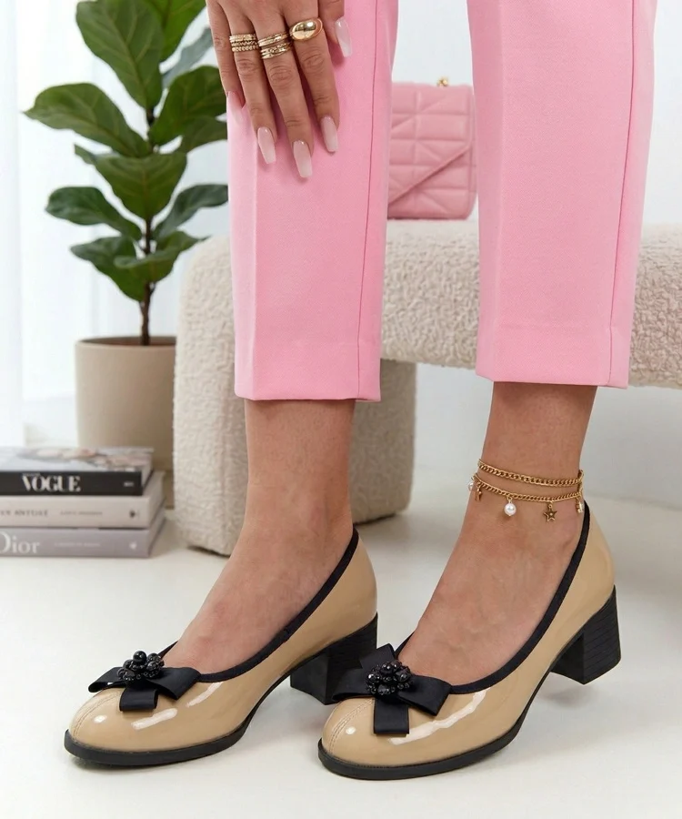 Beżowe Czółenka Skórzane Lakierowane Na Słupku Cambell