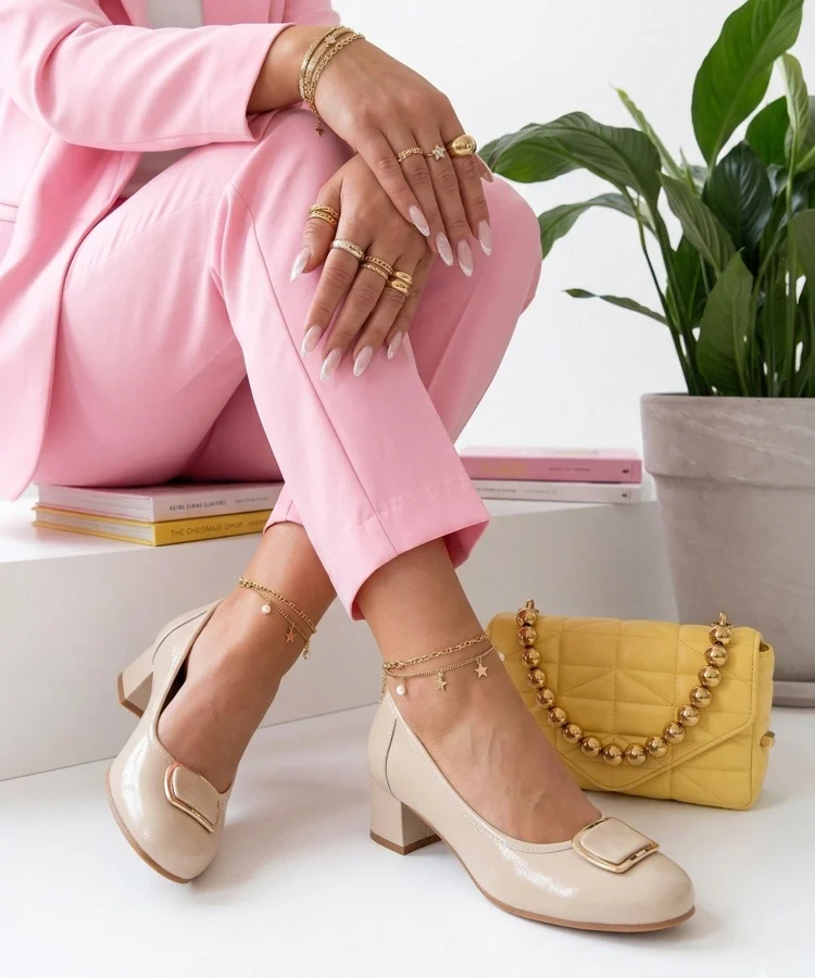 Beżowe Czółenka Skórzane Lakierowane Na Słupku Cambell