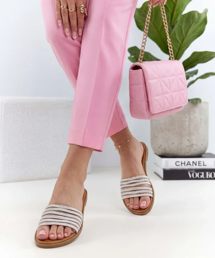 Białe Klapki Zdobione Cyrkoniami Adeline