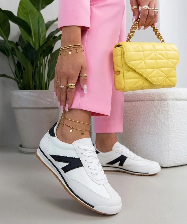 Białe sneakersy sportowe z czarnymi elementami Saga