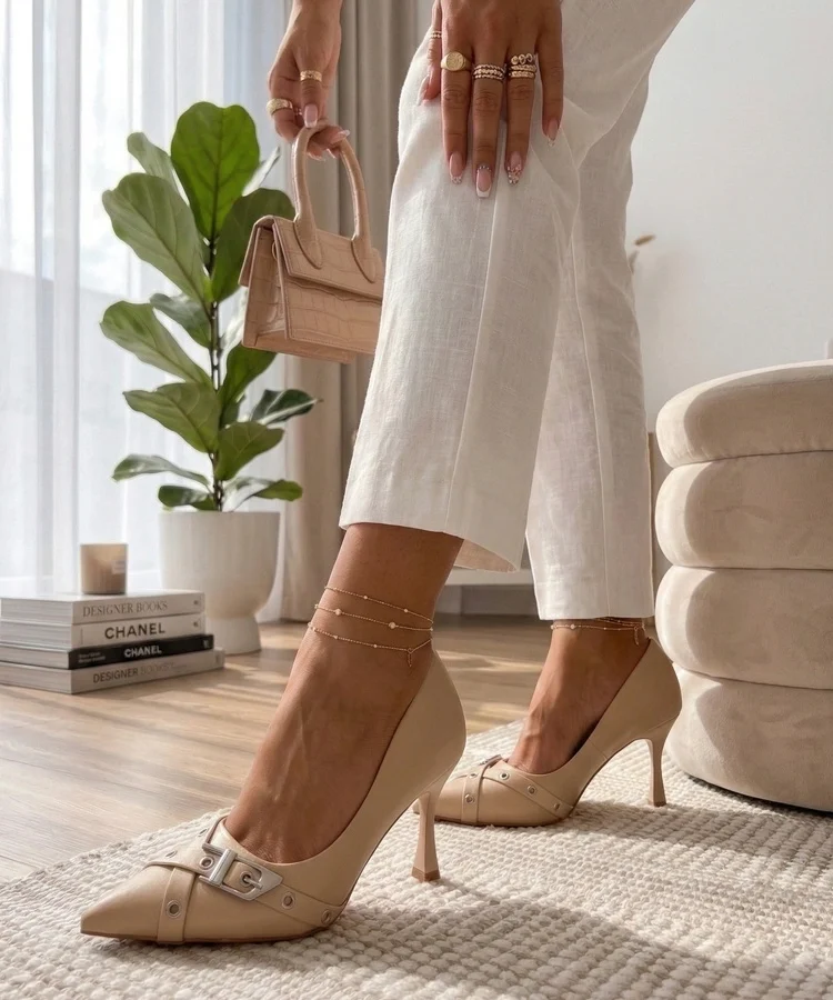 Beżowe Czółenka Na Szpilce Zdobione Klamerką Aeliana