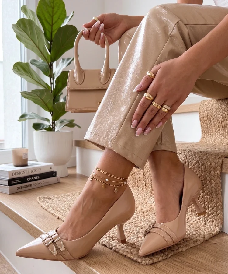 Beżowe Czółenka Na Szpilce Zdobione Klamerką Florentyna