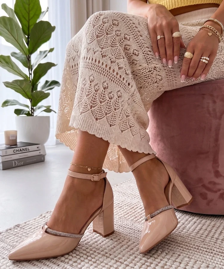 Beżowe Czółenka Lakierowane Zdobione Cyrkoniami Victoria