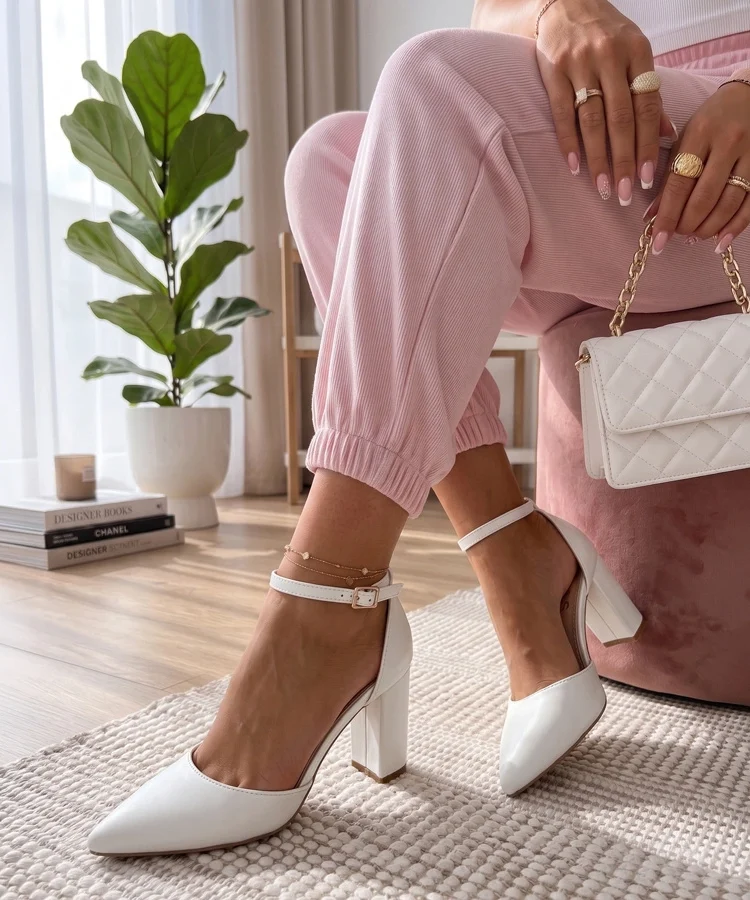 Białe Czółenka Na Słupku Astryda