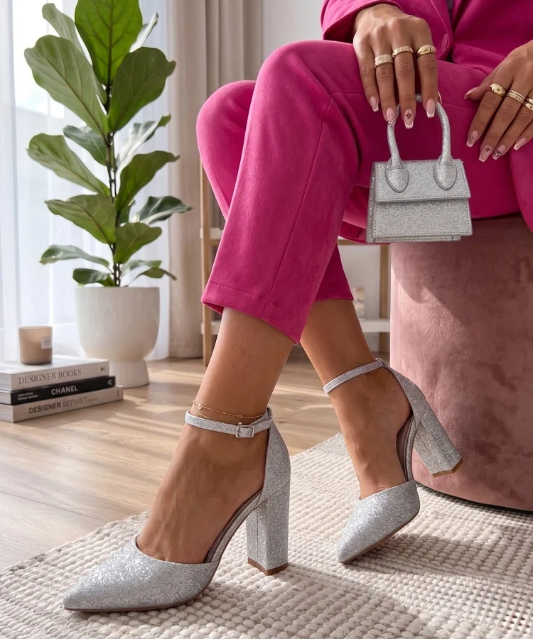 Srebrne Czółenka Na Słupku Astryda