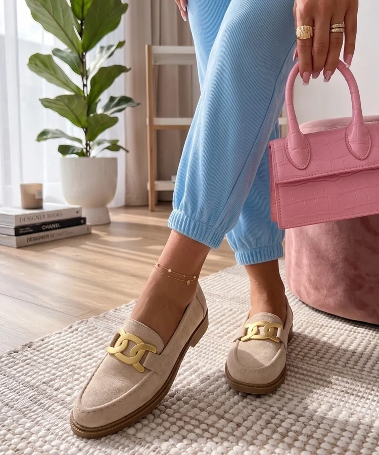 Beżowe Mokasyny Z Ozdobną Klamerką Leopoldyna